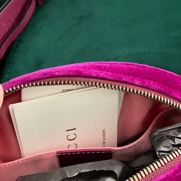 LIKE NEW GG Marmont Velvet Matelassé Belt Bag - Picture 4 of 10